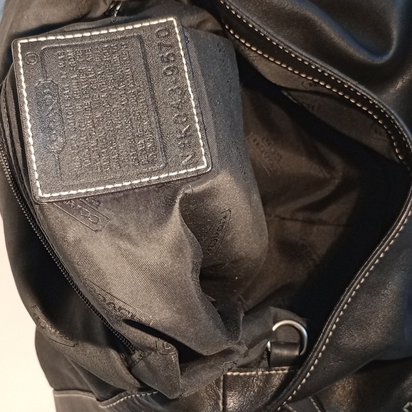 Vtg Coach flat top leather shoulder bag. Black - Picture 7 of 10